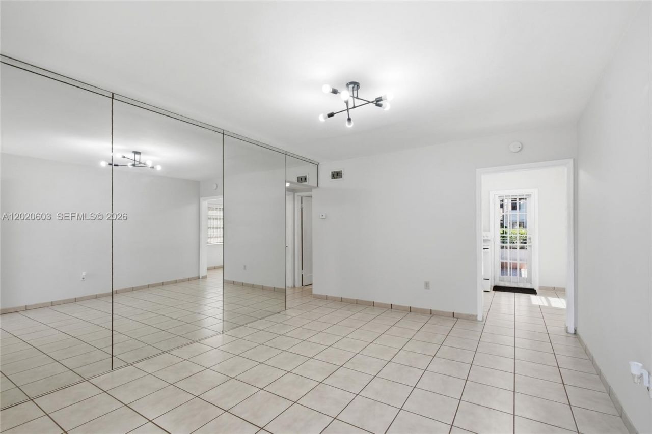 3750 SW 27th St , Miami, FL 33134 Photo