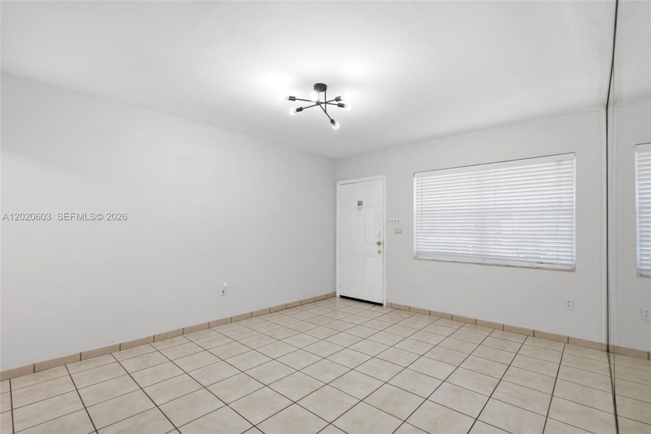 3750 SW 27th St , Miami, FL 33134 Photo