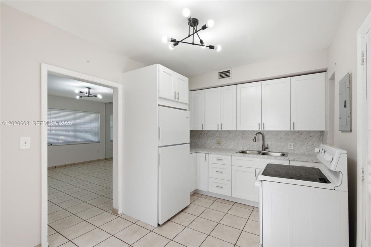 3750 SW 27th St , Miami, FL 33134 Photo