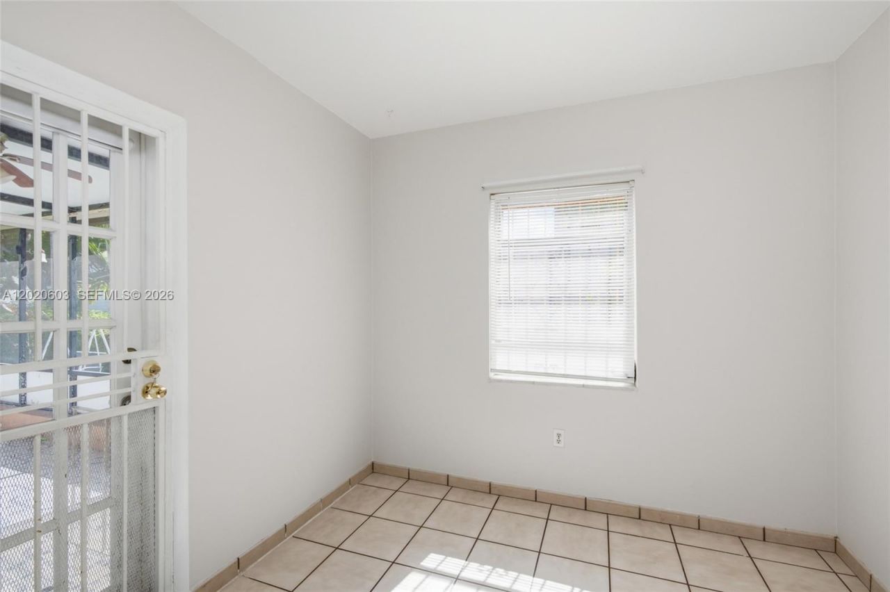 3750 SW 27th St , Miami, FL 33134 Photo