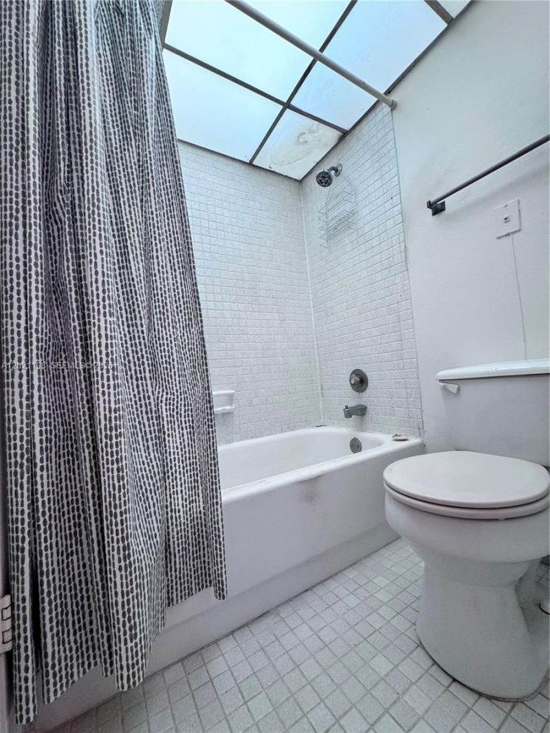 1800 N Andrews Ave, Unit 2E, Fort Lauderdale, FL 33311 Photo