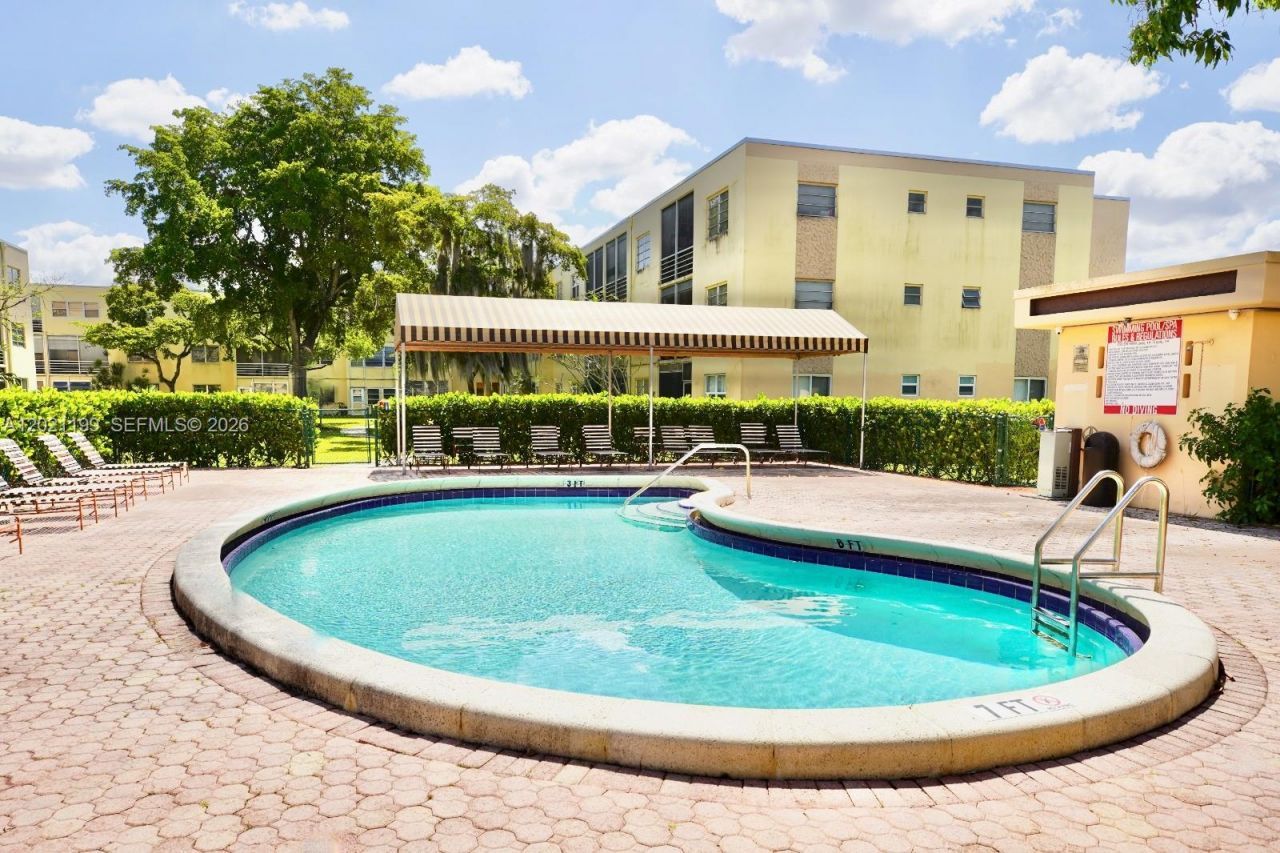 251 Berkley Rd , Unit 209, Hollywood, FL 33024 Photo