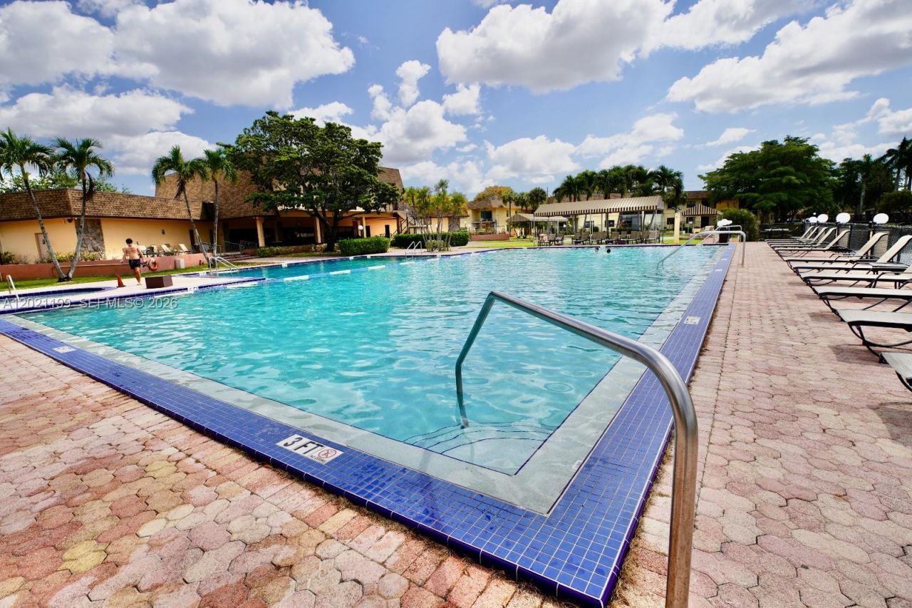 251 Berkley Rd , Unit 209, Hollywood, FL 33024 Photo
