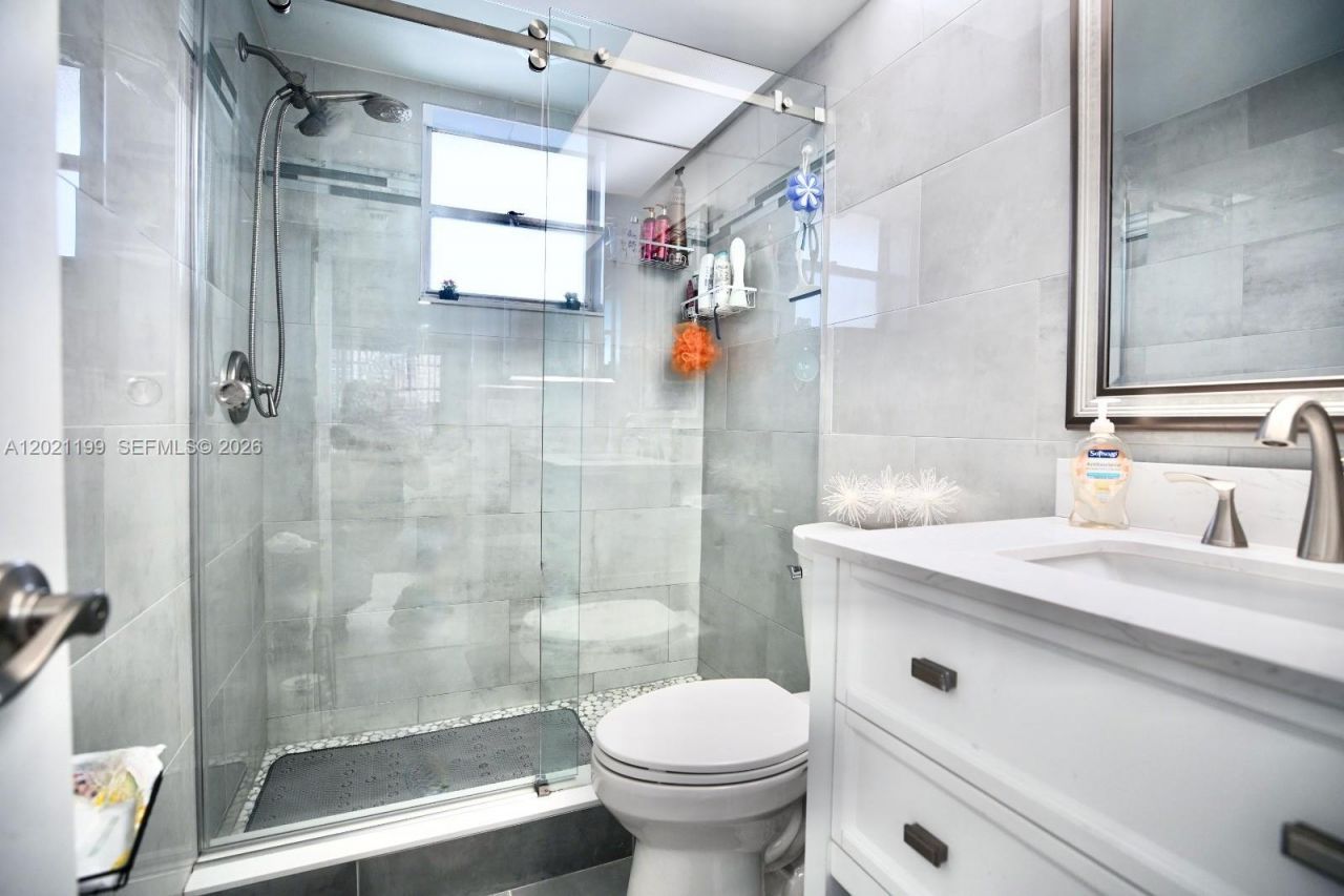 251 Berkley Rd , Unit 209, Hollywood, FL 33024 Photo