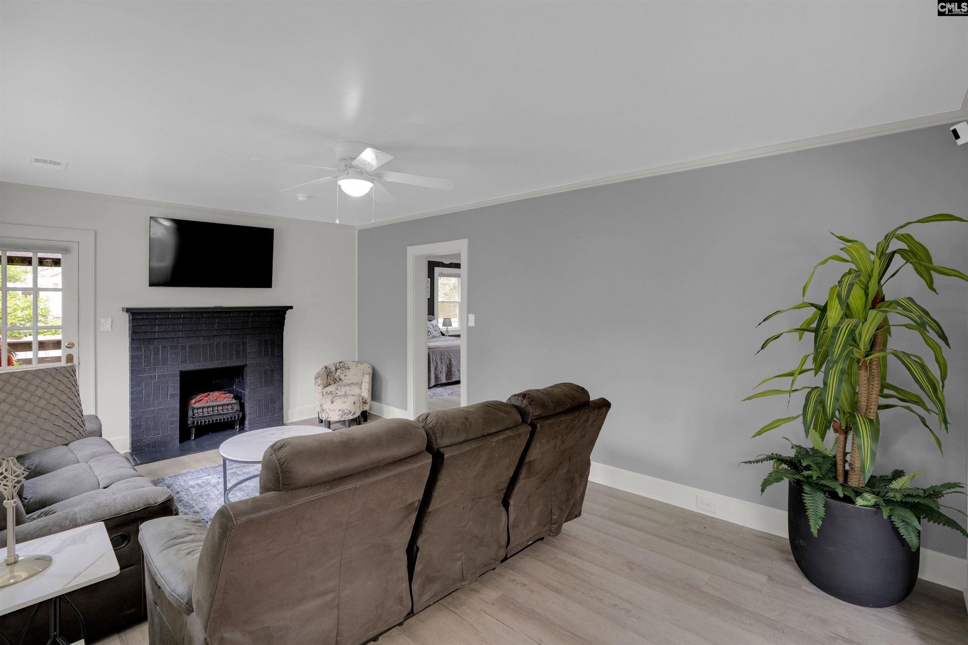402 W Church Street Photo 7