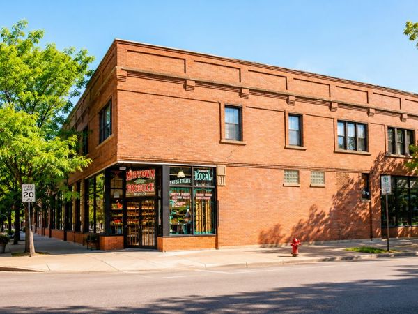 3040 N Milwaukee Avenue , Unit 2R, Chicago, IL 60618