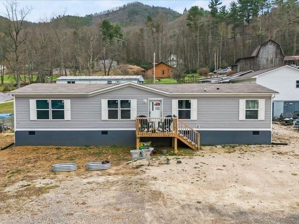 3306 U.S. 321, Hampton, TN 37658
