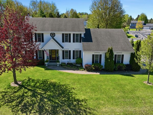 6852 Bellvue Ct, Newburg, WI 53090