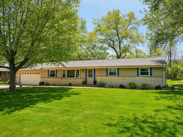N50W17803 Greenview Ave, Menomonee Falls, WI 53051