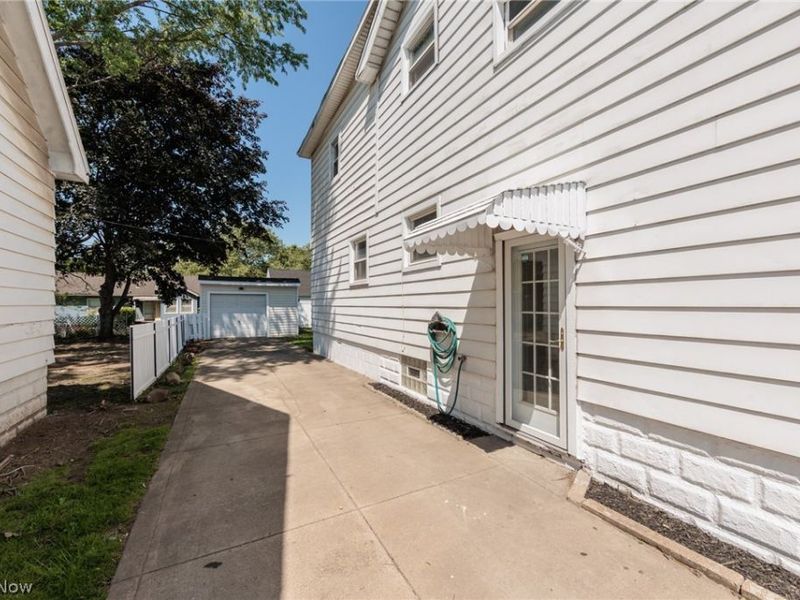 4004 E 41st Street, Newburgh Heights, OH 44105 Photo 12
