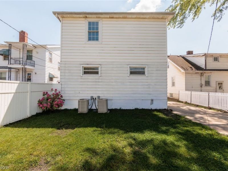 4004 E 41st Street, Newburgh Heights, OH 44105 Photo 3