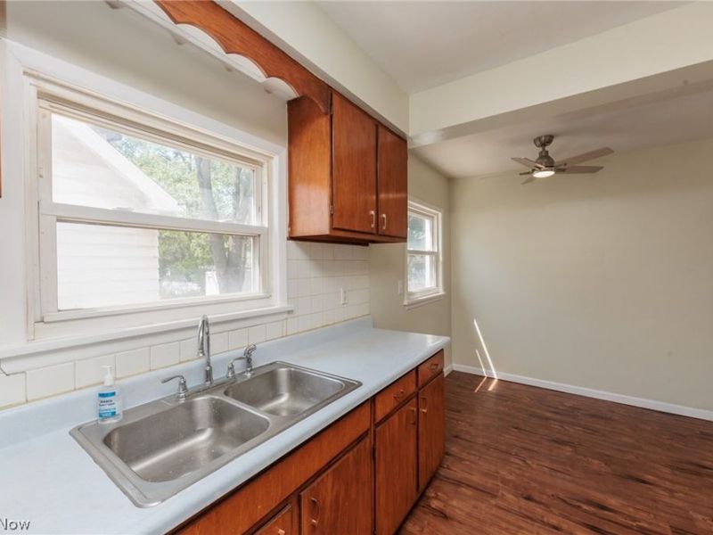 4004 E 41st Street, Newburgh Heights, OH 44105 Photo 4