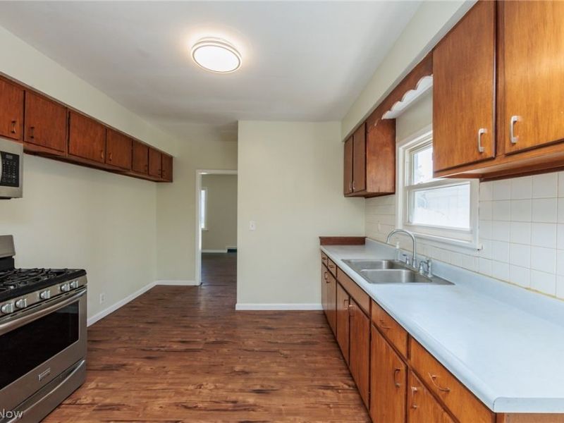 4004 E 41st Street, Newburgh Heights, OH 44105 Photo 8