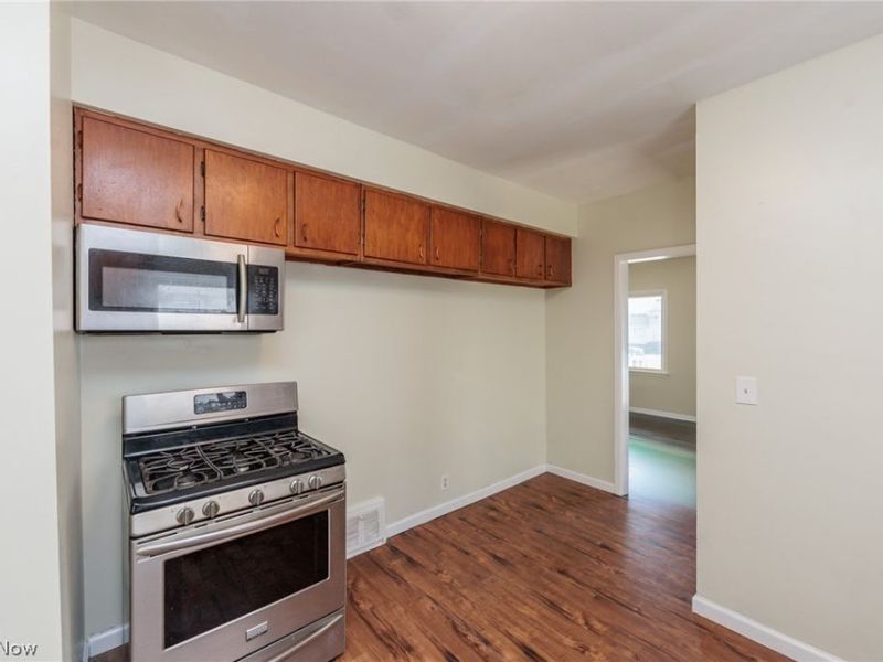 4004 E 41st Street, Newburgh Heights, OH 44105 Photo 9
