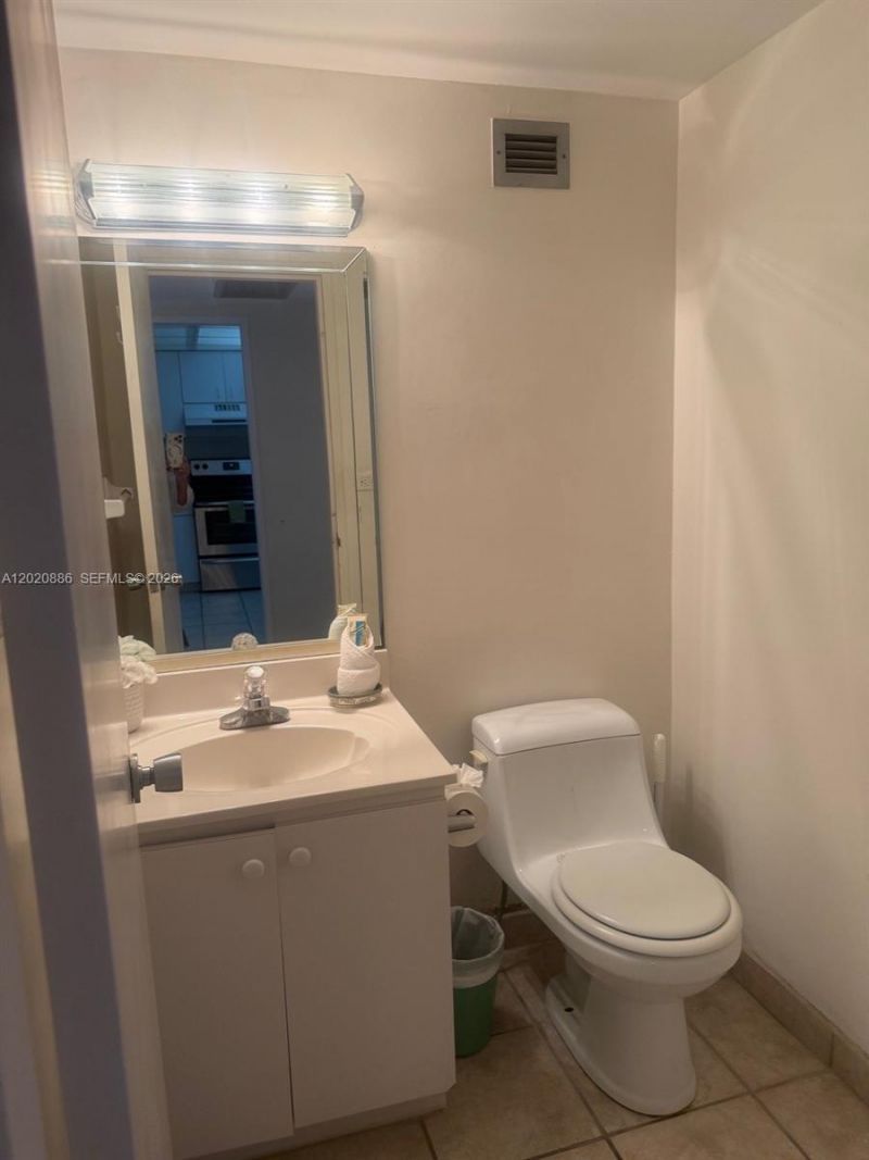 5601 Collins Ave, Unit 1718, Miami Beach, FL 33140 Photo