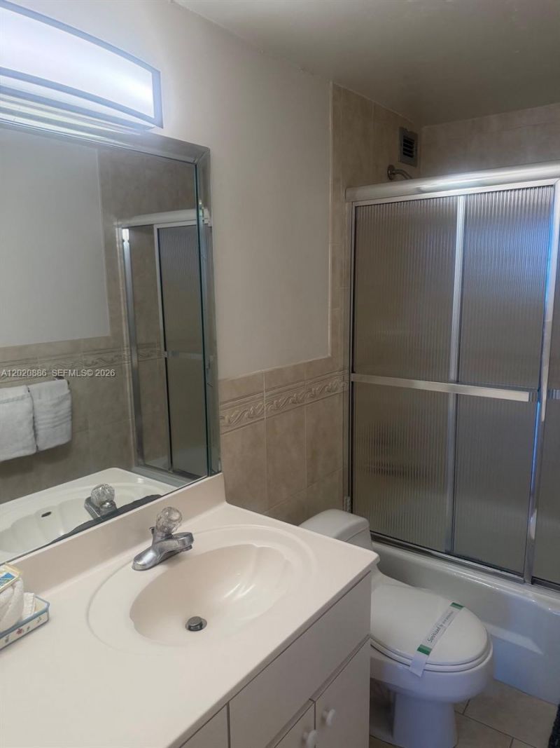 5601 Collins Ave, Unit 1718, Miami Beach, FL 33140 Photo