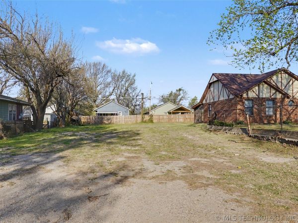 540 N 38th West Avenue , Tulsa, OK 74127