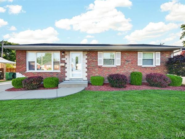 4019 Greenmeadows Drive, St Louis, MO 63123