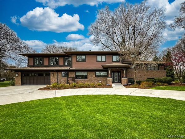 218 Hillboro Drive, Bloomfield Hills, MI 48301