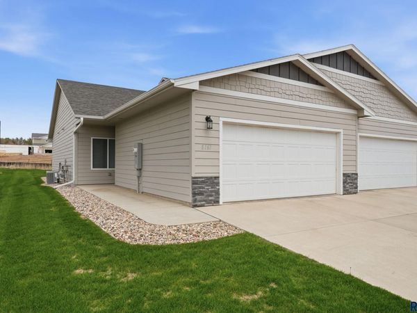 8167 E Tencate Pl, Sioux Falls, SD 57110