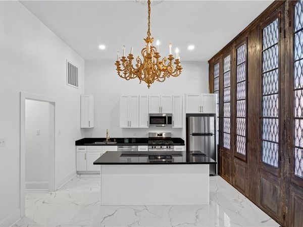 920 CHARTRES Street , Unit 7, New Orleans, LA 70116
