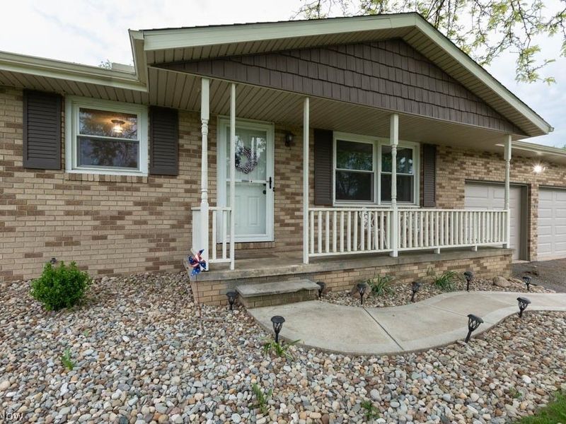 1094 Desert Street NE, Uniontown, OH 44685 Photo 2