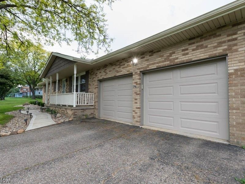 1094 Desert Street NE, Uniontown, OH 44685 Photo 3