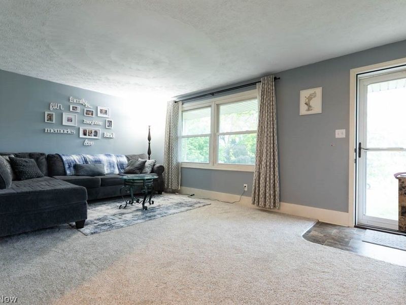 1094 Desert Street NE, Uniontown, OH 44685 Photo 4