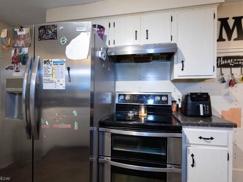 1094 Desert Street NE, Uniontown, OH 44685 Photo 7