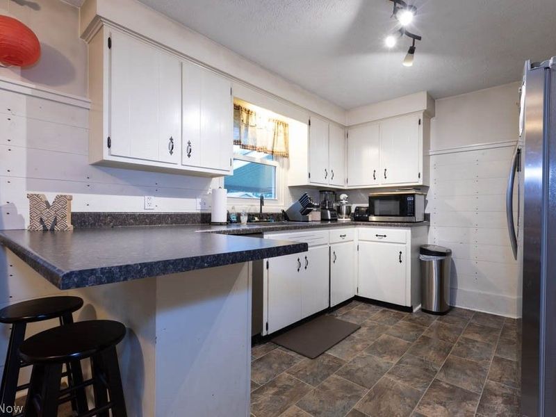 1094 Desert Street NE, Uniontown, OH 44685 Photo 9