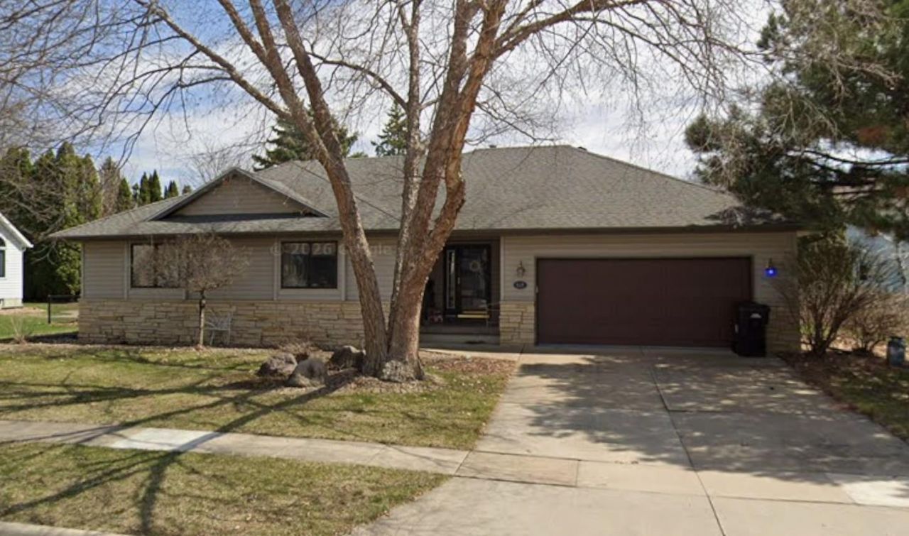 618 Birdsall Drive, Cedar Falls, IA 50613 Main Photo