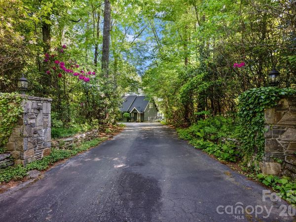 90 West Shore Drive , Lake Toxaway, NC 28747