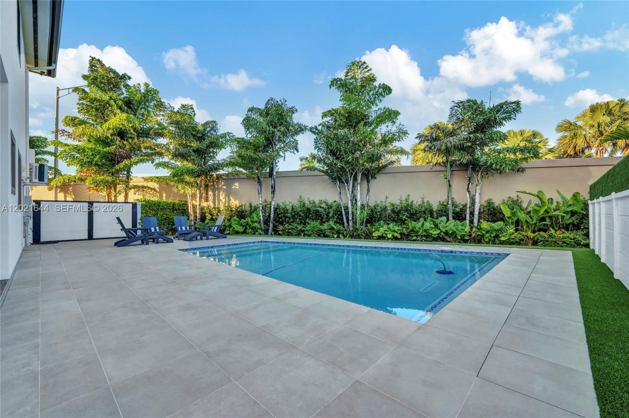 7800 SW 9th Terrace, Miami, FL 33144 Photo