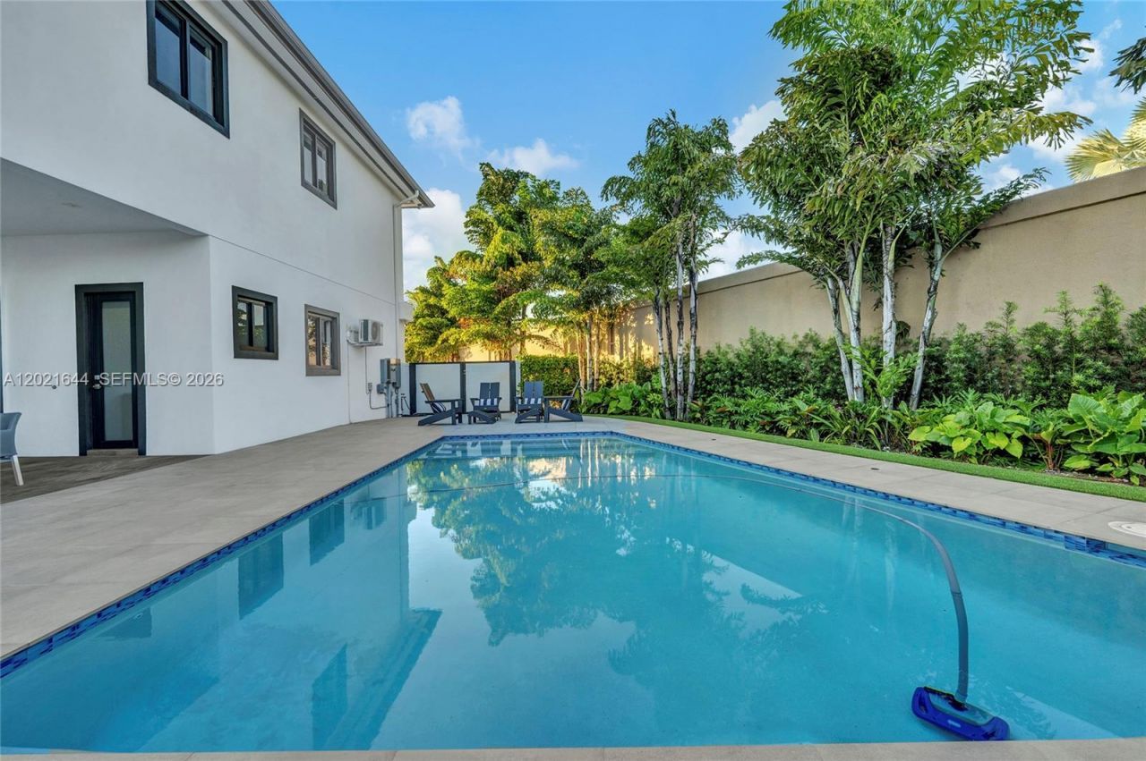 7800 SW 9th Terrace, Miami, FL 33144 Photo