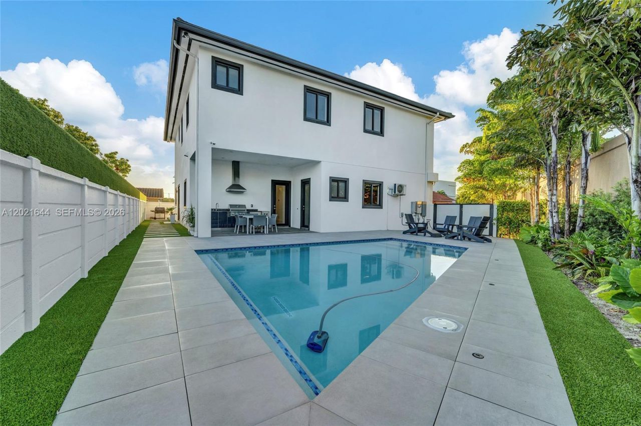 7800 SW 9th Terrace, Miami, FL 33144 Photo