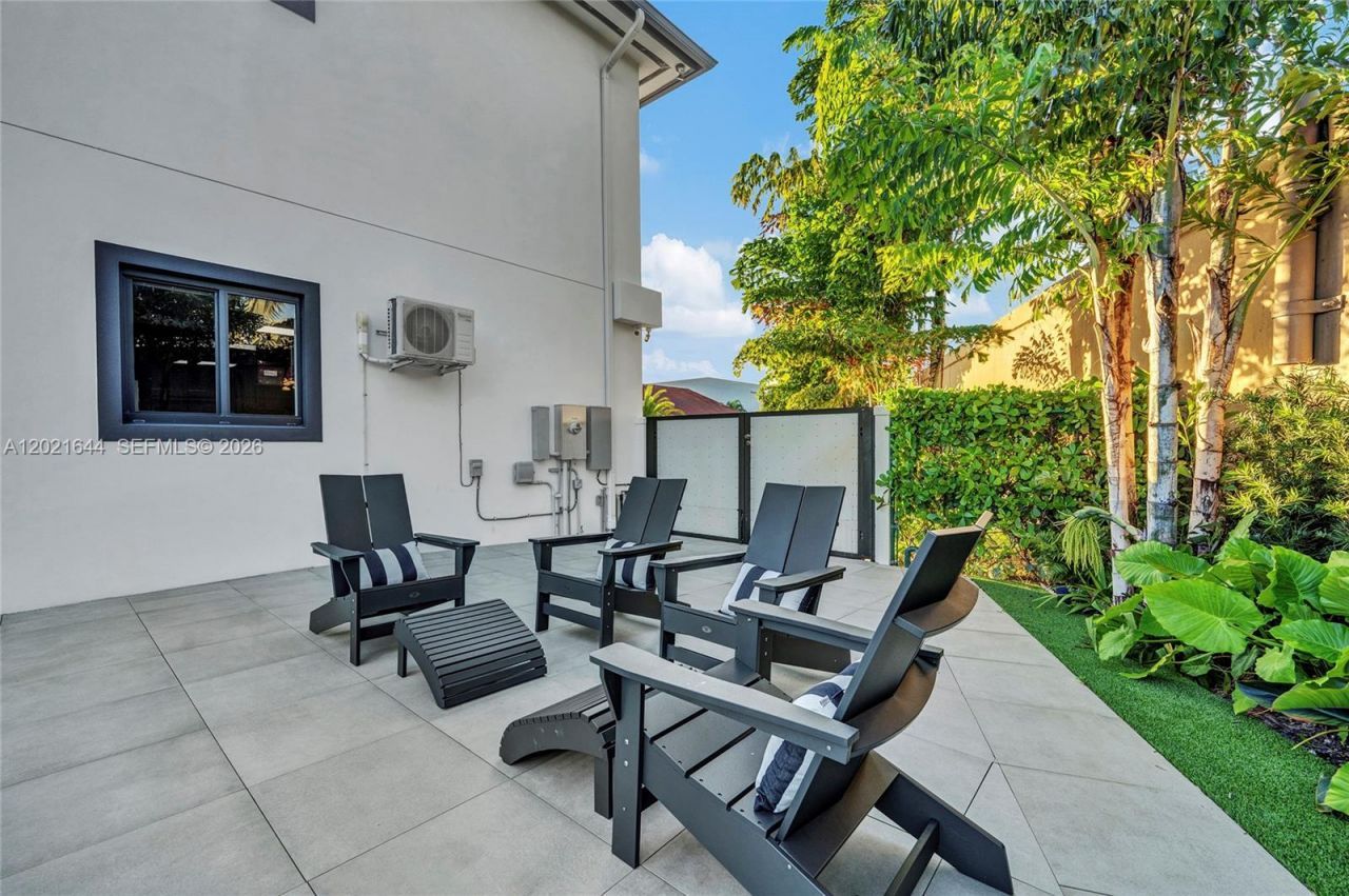 7800 SW 9th Terrace, Miami, FL 33144 Photo