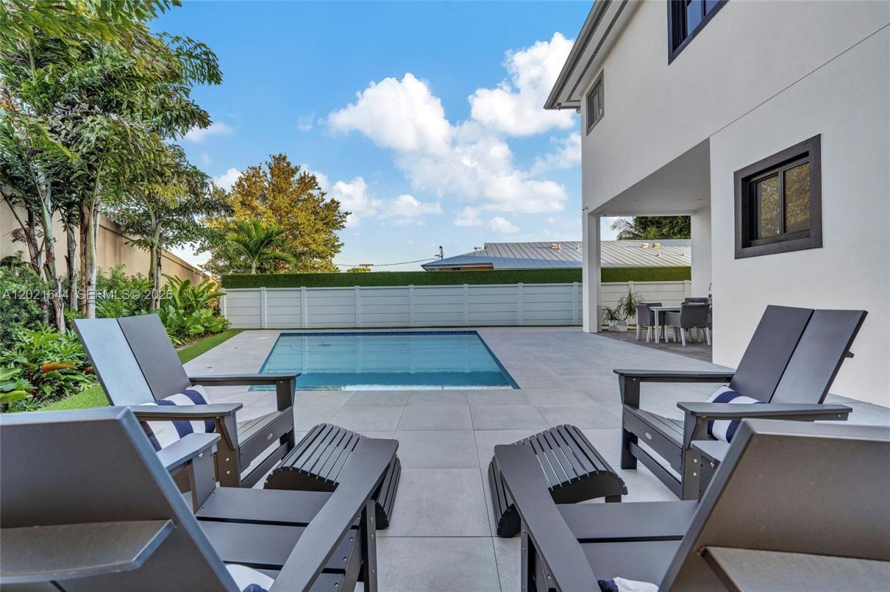 7800 SW 9th Terrace, Miami, FL 33144 Photo