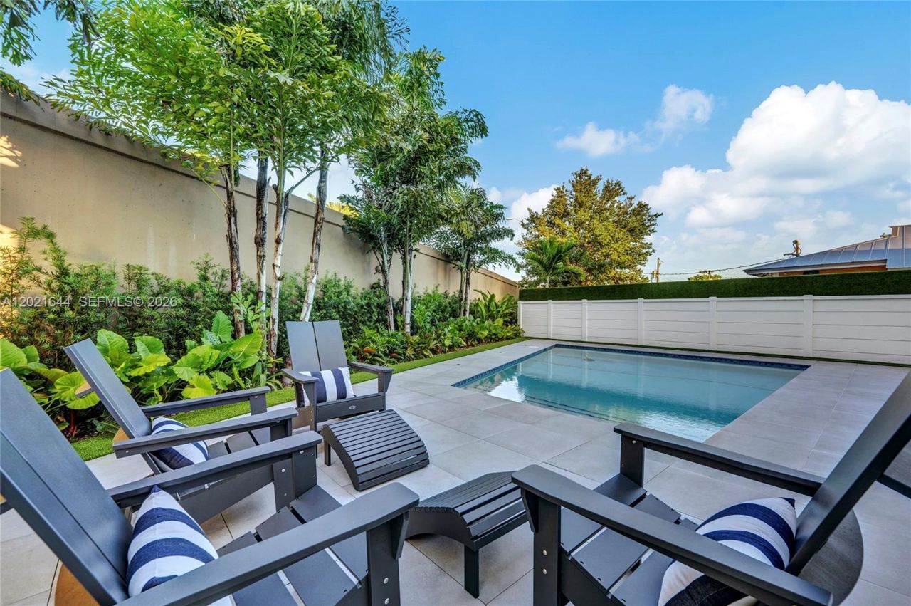 7800 SW 9th Terrace, Miami, FL 33144 Photo