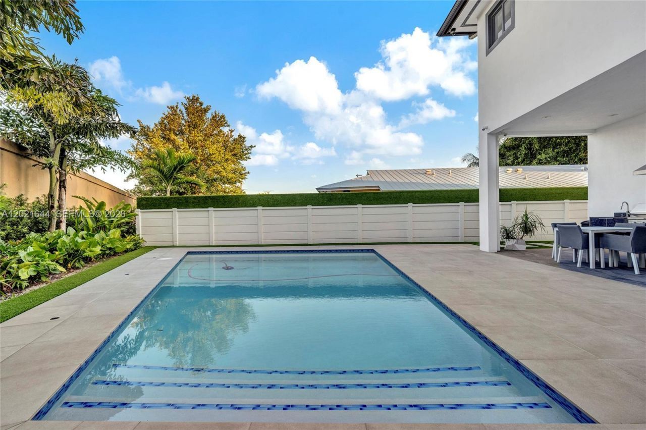 7800 SW 9th Terrace, Miami, FL 33144 Photo
