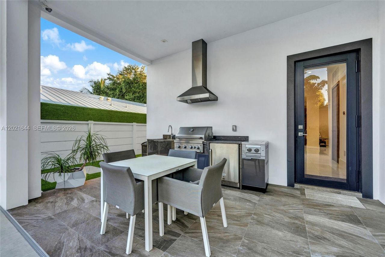 7800 SW 9th Terrace, Miami, FL 33144 Photo