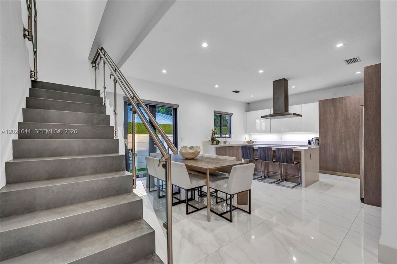 7800 SW 9th Terrace, Miami, FL 33144 Photo