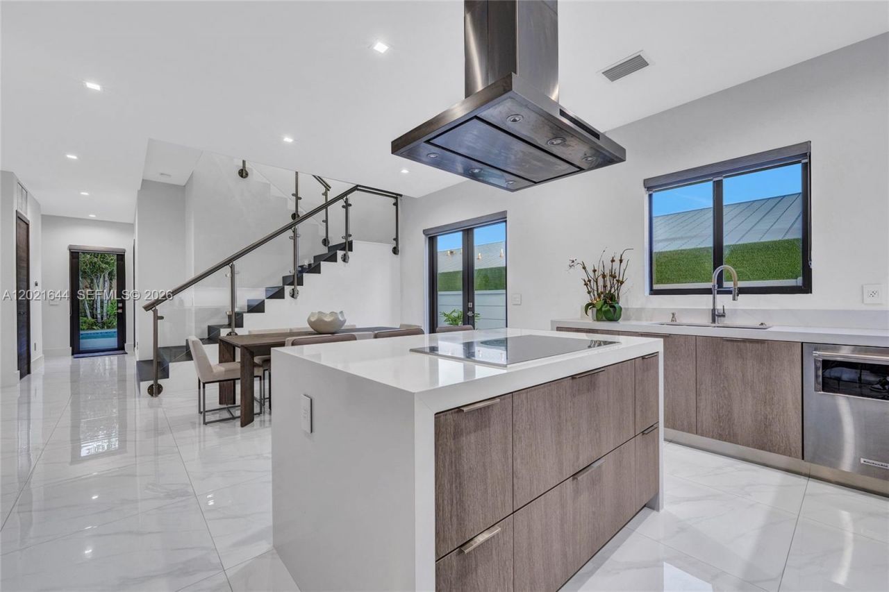 7800 SW 9th Terrace, Miami, FL 33144 Photo