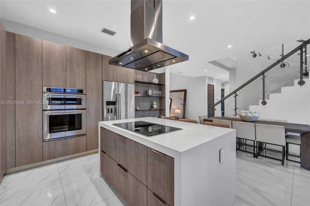 7800 SW 9th Terrace, Miami, FL 33144 Photo