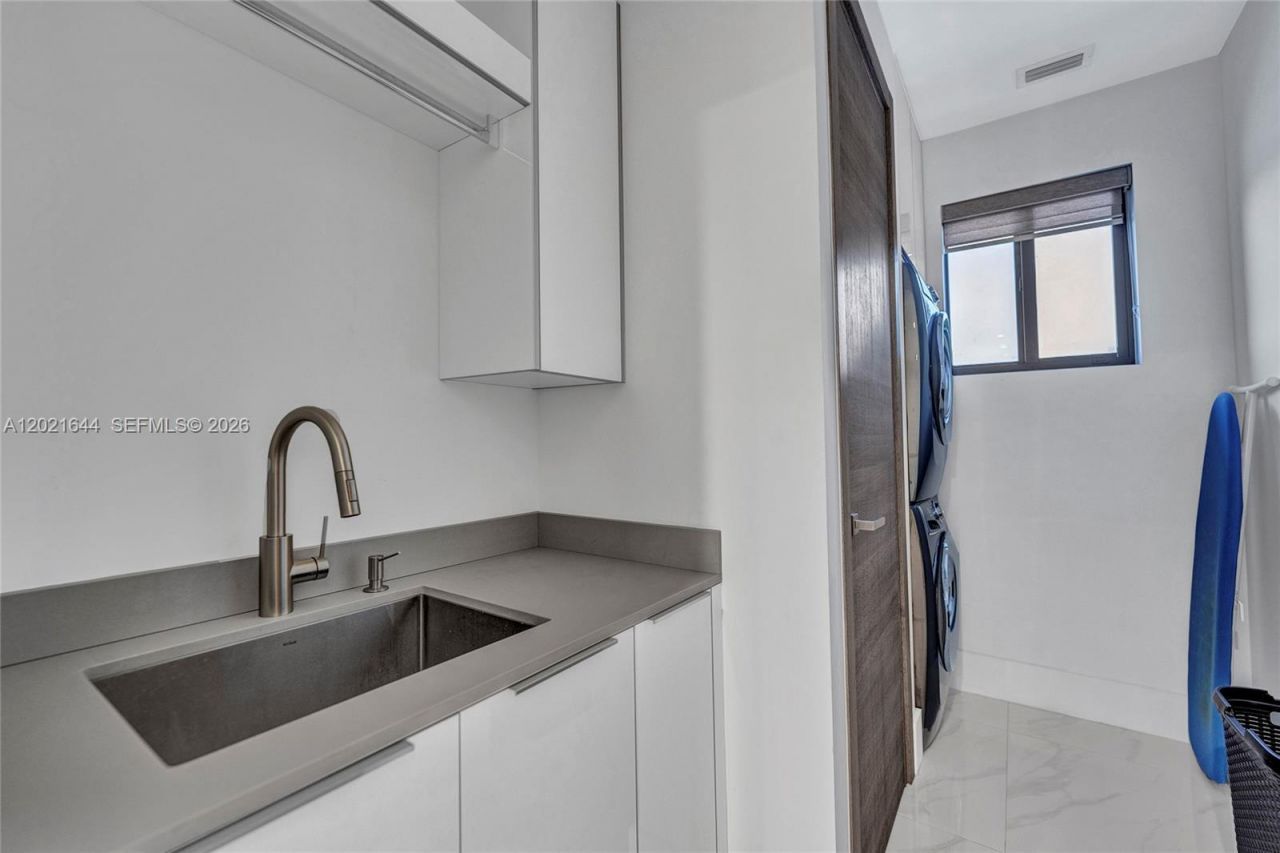 7800 SW 9th Terrace, Miami, FL 33144 Photo