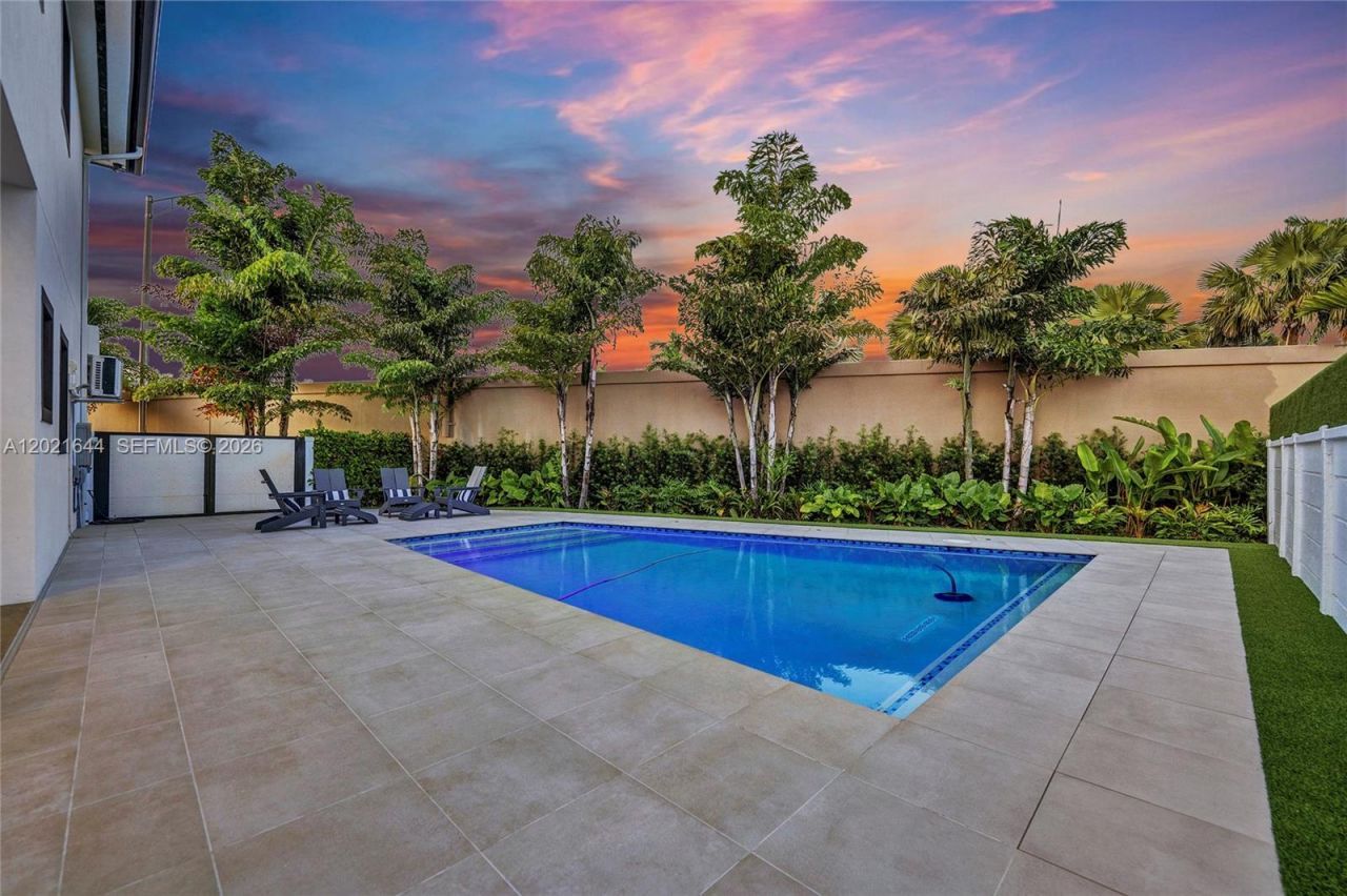 7800 SW 9th Terrace, Miami, FL 33144 Photo
