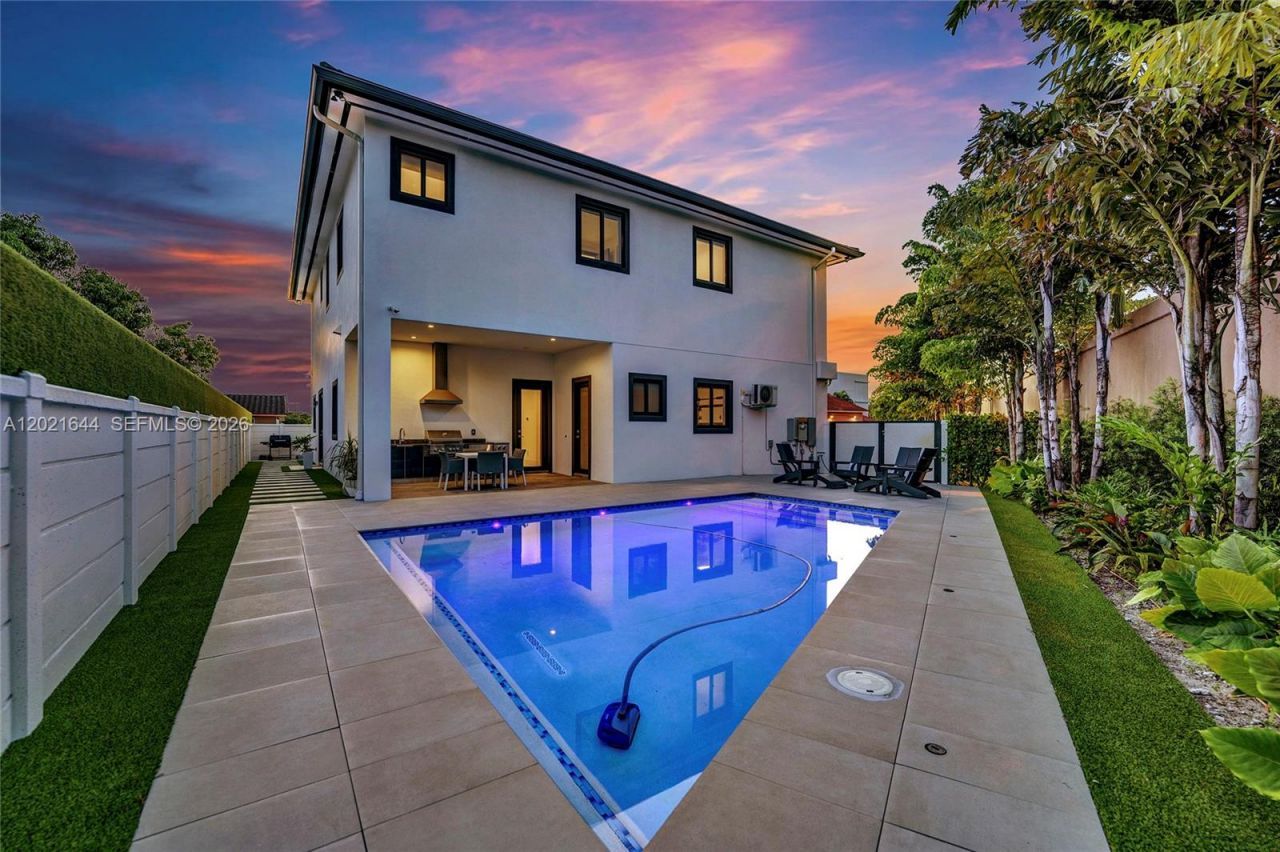 7800 SW 9th Terrace, Miami, FL 33144 Photo