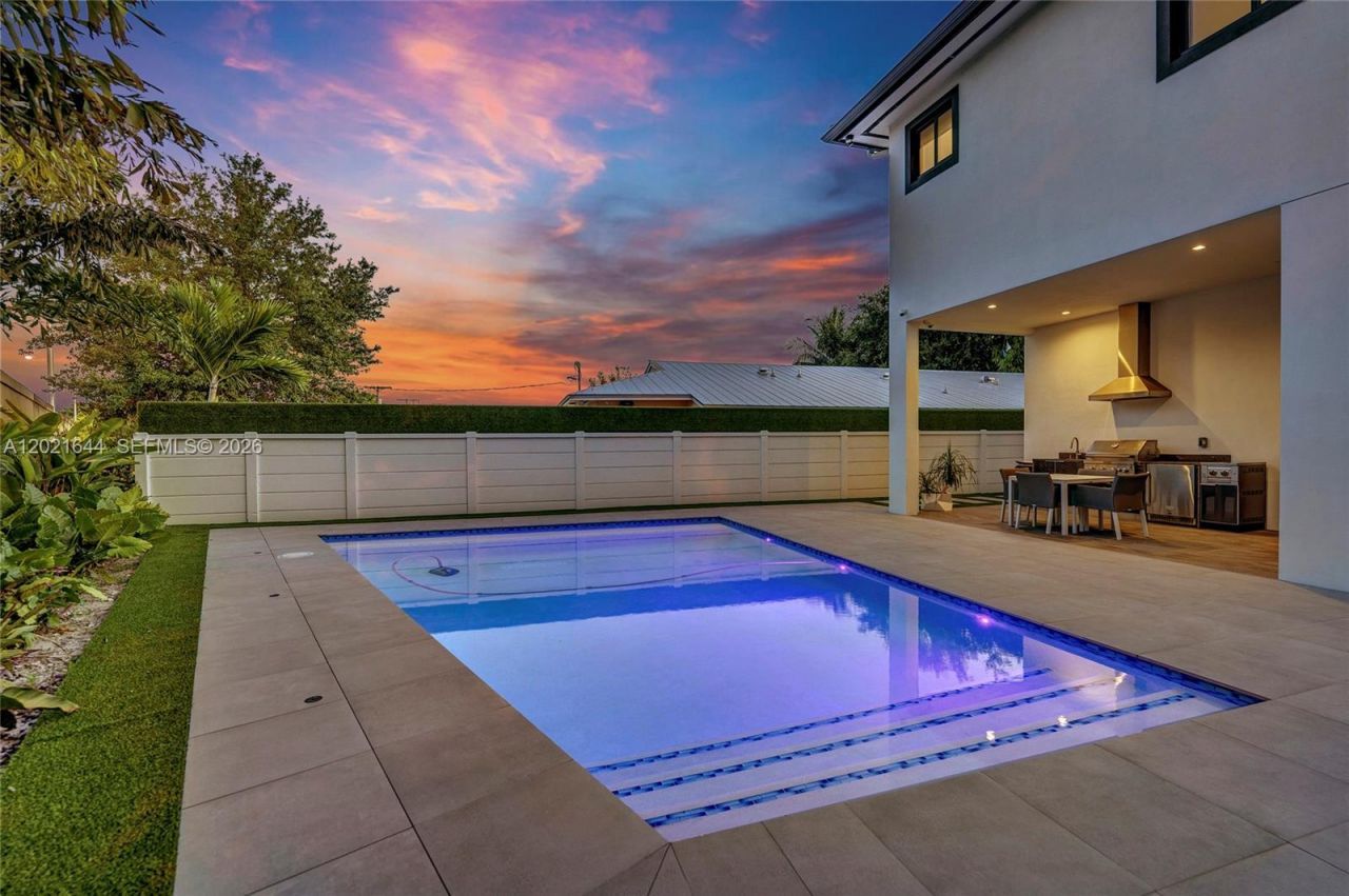 7800 SW 9th Terrace, Miami, FL 33144 Photo