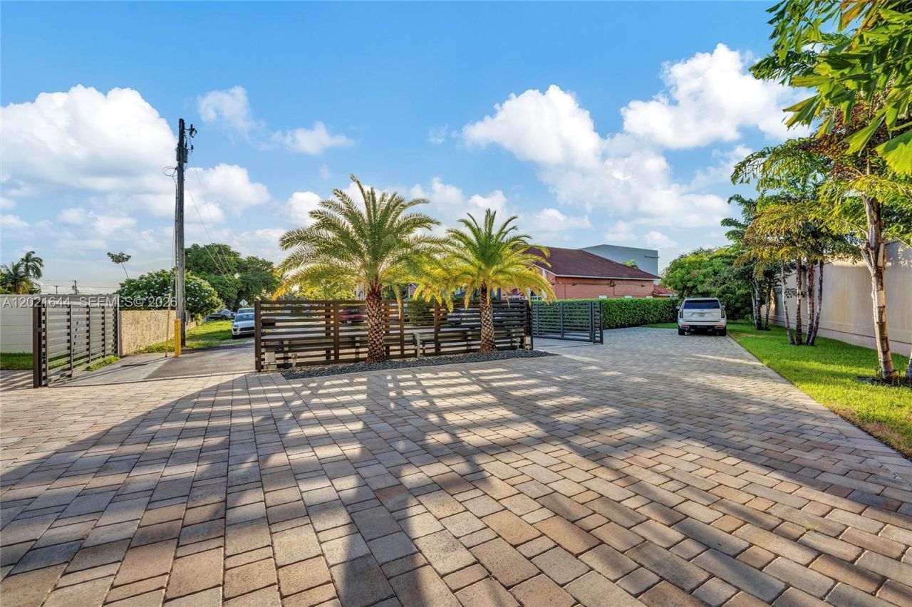 7800 SW 9th Terrace, Miami, FL 33144 Photo