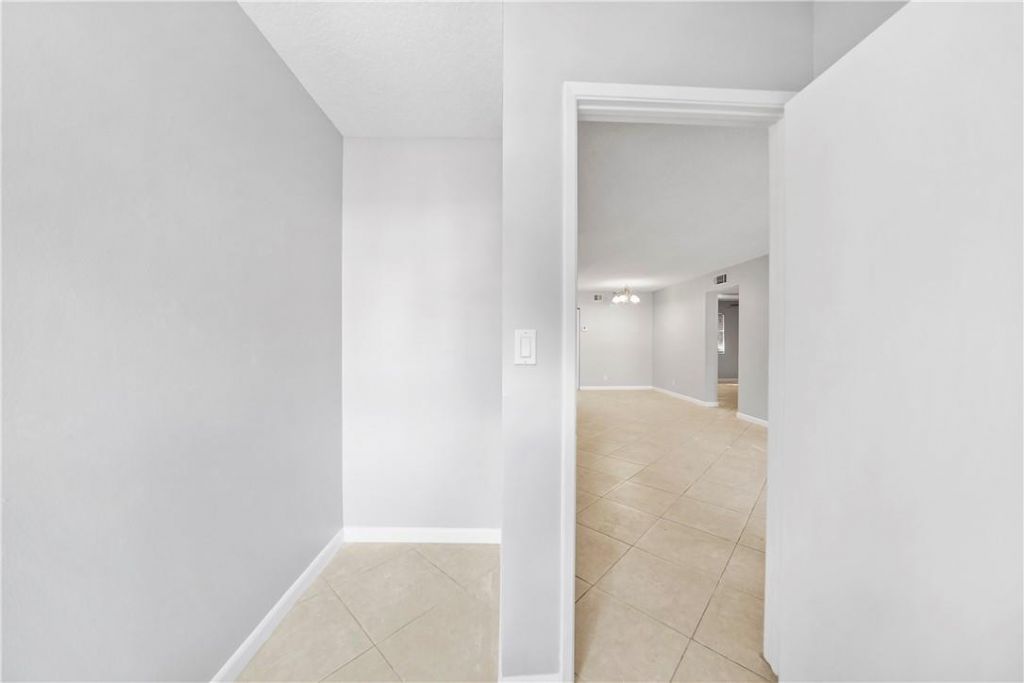 503 Gardens Drive, Unit 202, Pompano Beach, FL 33069 Photo