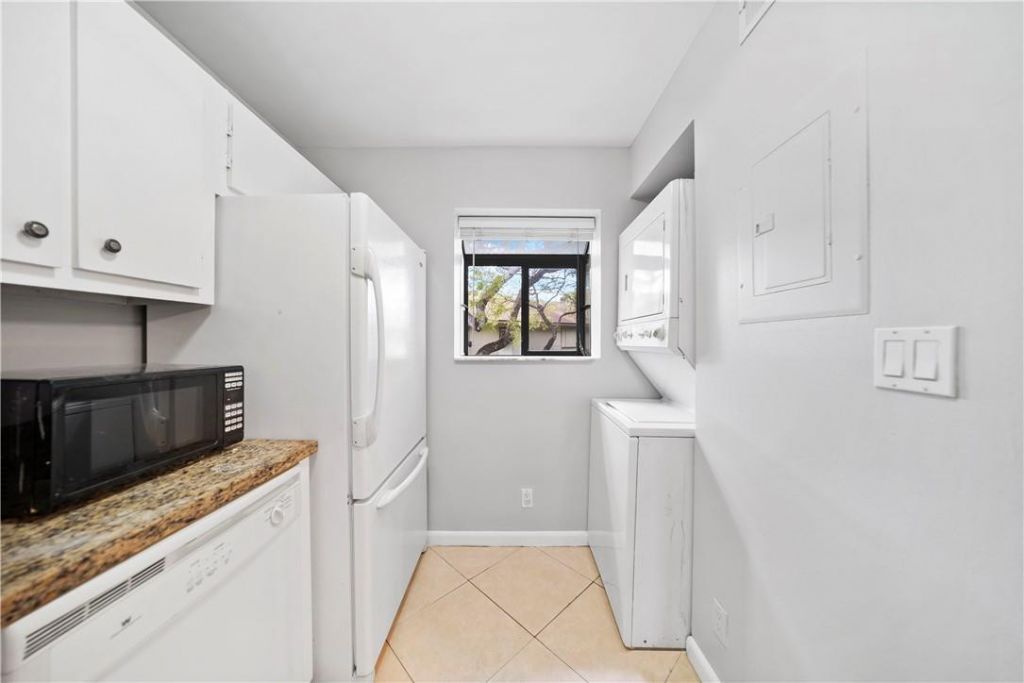 503 Gardens Drive, Unit 202, Pompano Beach, FL 33069 Photo